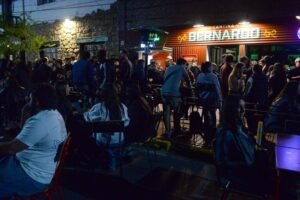 ¡Cerveza barata y música en vivo en el Festival Yeca!