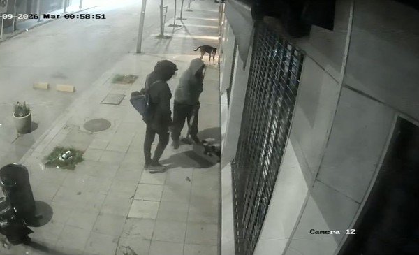 Asalto insólito con cesto de basura: ¡hasta repitieron!