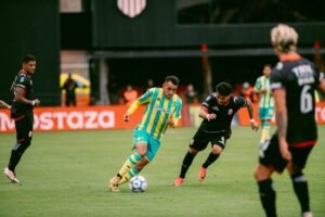 Aldosivi no sale del pozo: caída insólita ante Barracas