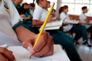Cuotas escolares: Aumento que duele más que un penal de los 90