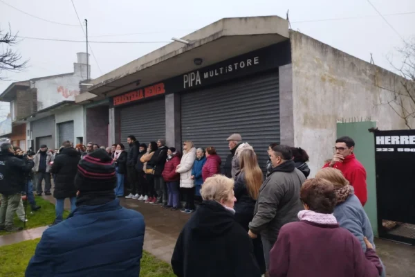 Vecinos homenajean a Ricardo Ruiz tras su asesinato