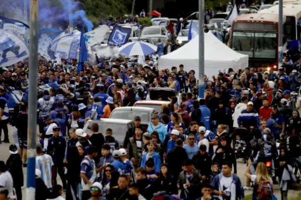 Alvarado busca financiamiento para volar a Salta