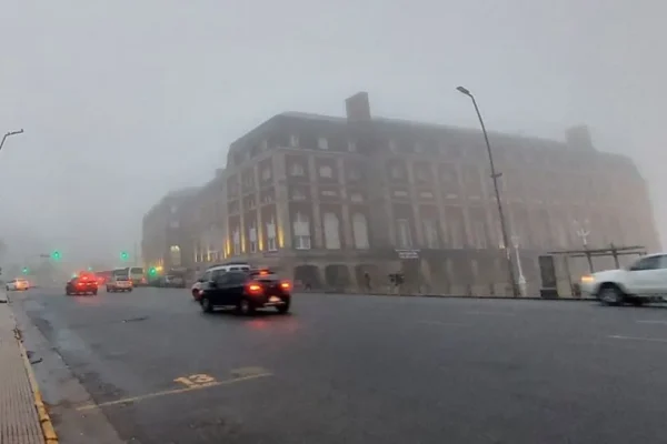 Niebla en Mar del Plata y el frío no afloja